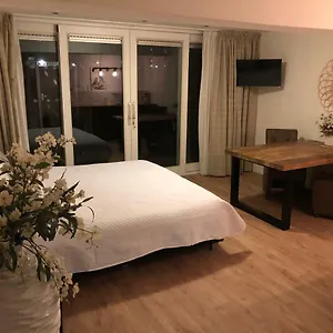 Privatunterkunft Garden Room&economy